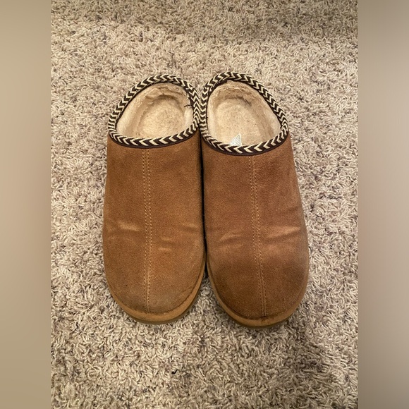 BearPaw slippers - Picture 1 of 3